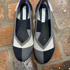 Good used condition size 10 flat without box